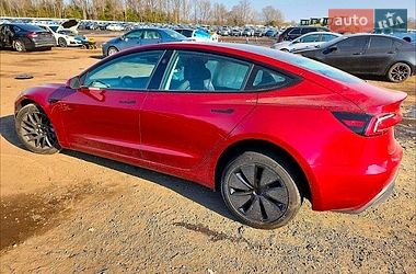 Седан Tesla Model 3 2025 в Киеве