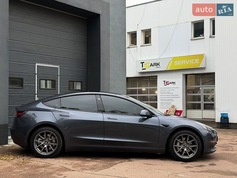 Седан Tesla Model 3 2022 в Києві