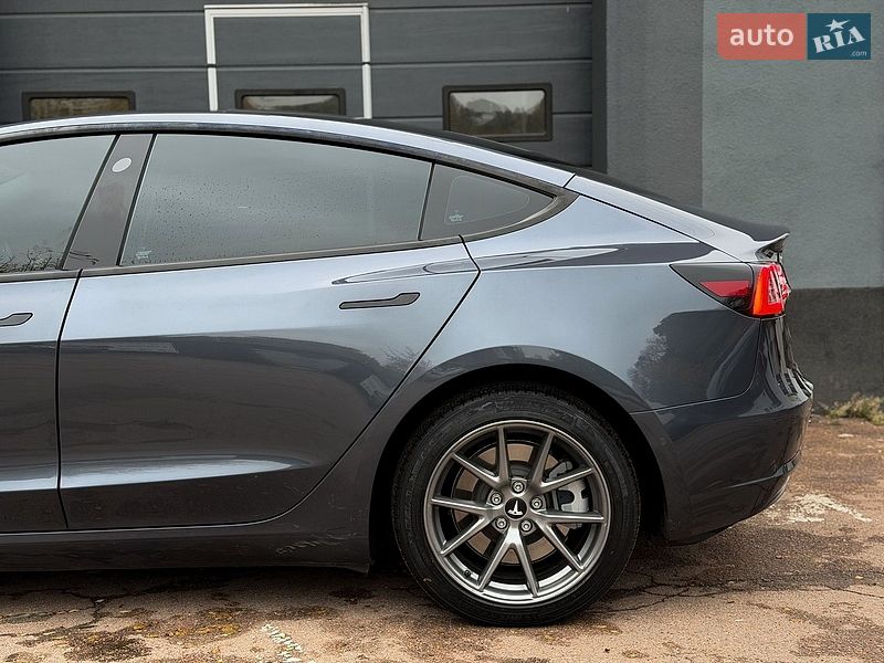 Седан Tesla Model 3 2022 в Києві