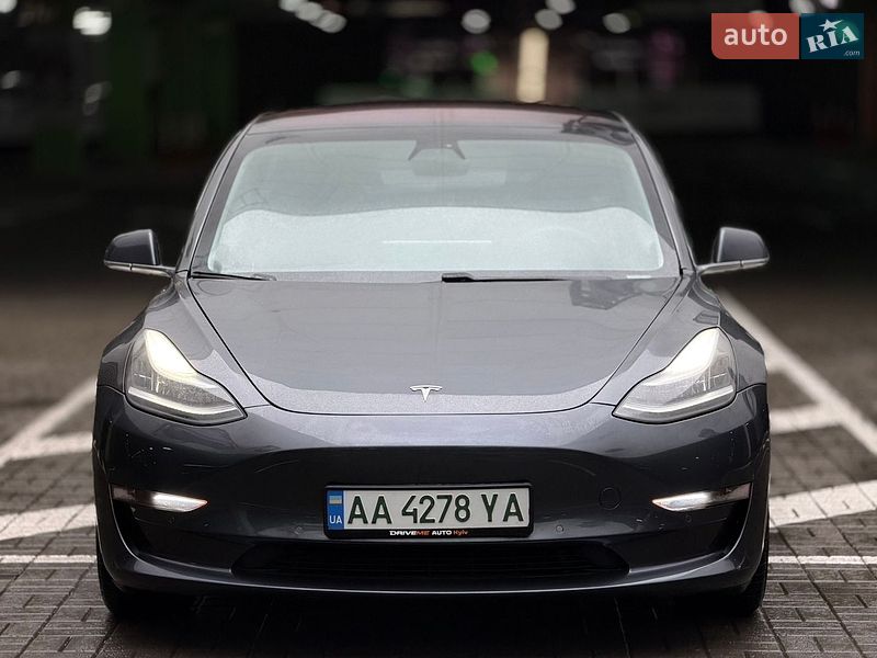 Седан Tesla Model 3 2017 в Киеве