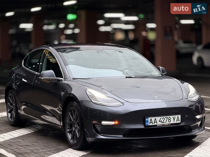 Седан Tesla Model 3 2017 в Киеве