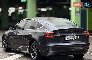 Седан Tesla Model 3 2017 в Киеве