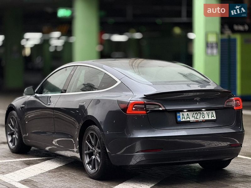 Седан Tesla Model 3 2017 в Киеве