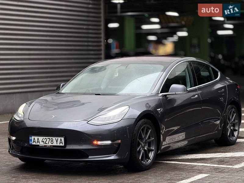 Седан Tesla Model 3 2017 в Киеве
