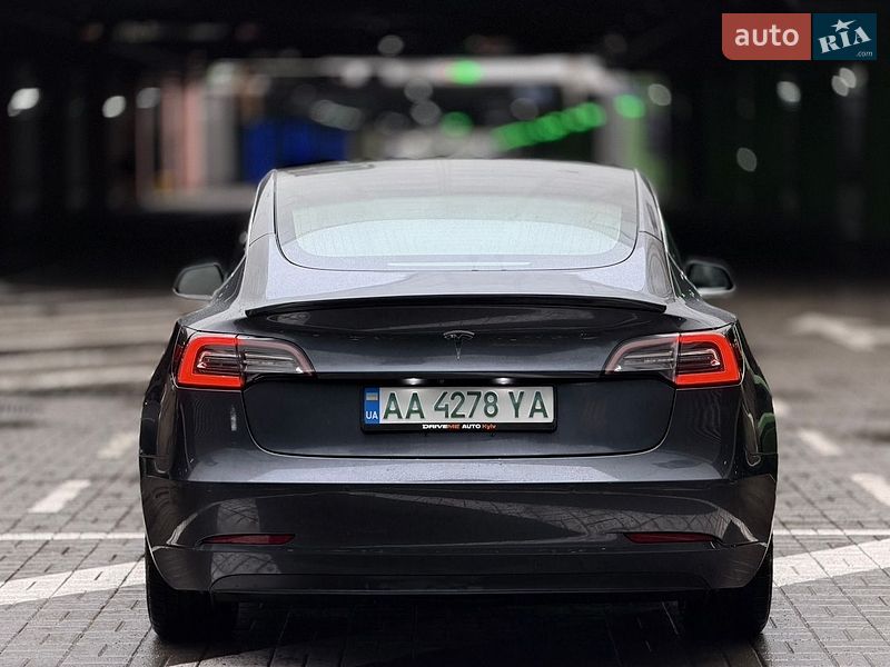 Седан Tesla Model 3 2017 в Киеве