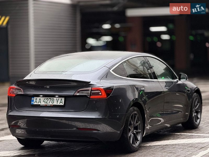 Седан Tesla Model 3 2017 в Киеве