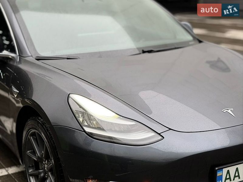 Седан Tesla Model 3 2017 в Киеве