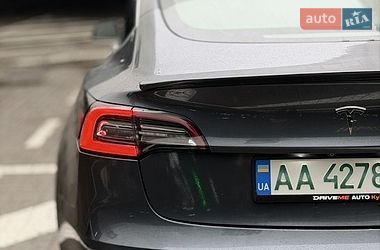 Седан Tesla Model 3 2017 в Киеве