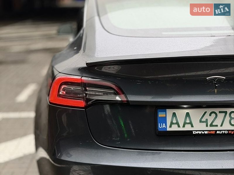 Седан Tesla Model 3 2017 в Киеве