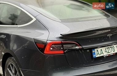 Седан Tesla Model 3 2017 в Киеве