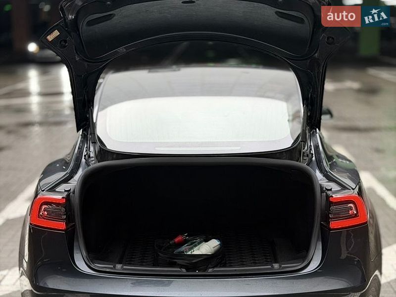 Седан Tesla Model 3 2017 в Киеве