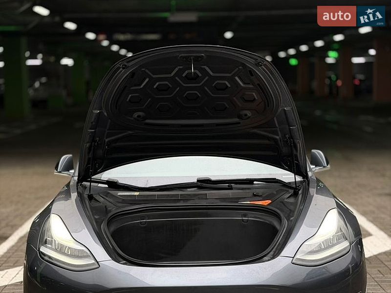 Седан Tesla Model 3 2017 в Киеве