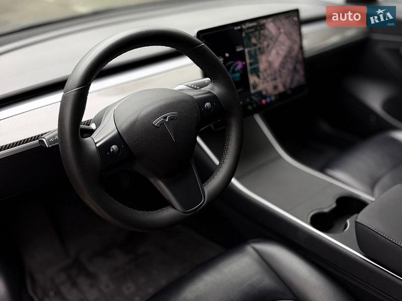 Седан Tesla Model 3 2017 в Киеве