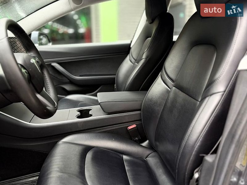 Седан Tesla Model 3 2017 в Киеве