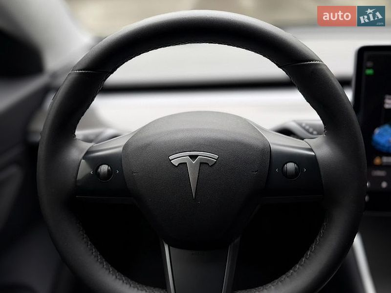 Седан Tesla Model 3 2017 в Киеве
