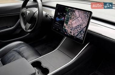 Седан Tesla Model 3 2017 в Киеве
