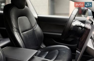 Седан Tesla Model 3 2017 в Киеве