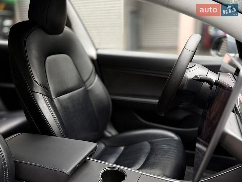 Седан Tesla Model 3 2017 в Киеве