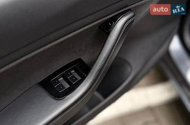 Седан Tesla Model 3 2017 в Киеве