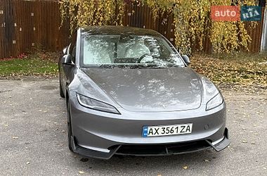 Седан Tesla Model 3 2024 в Валках