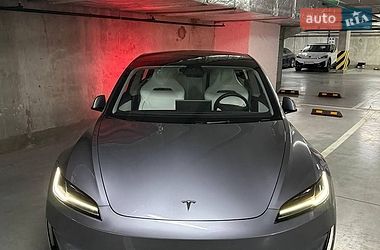 Седан Tesla Model 3 2024 в Києві