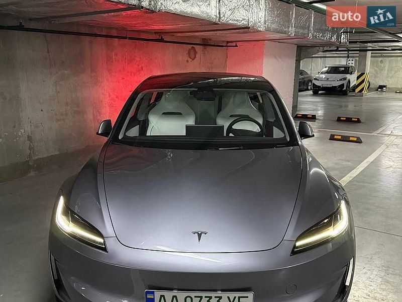 Седан Tesla Model 3 2024 в Києві