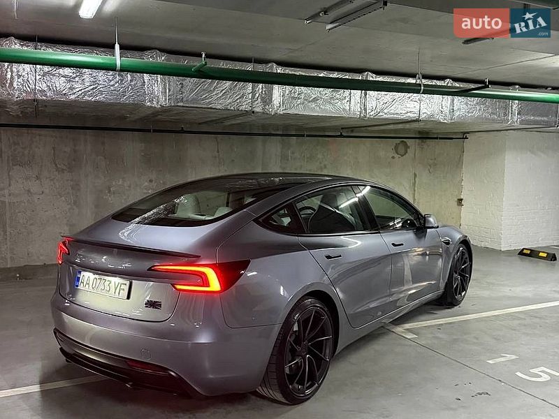 Седан Tesla Model 3 2024 в Києві