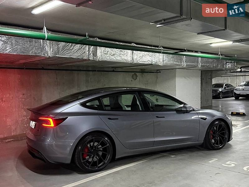 Седан Tesla Model 3 2024 в Києві