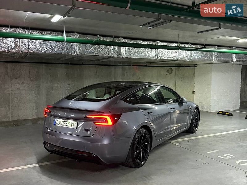 Седан Tesla Model 3 2024 в Києві
