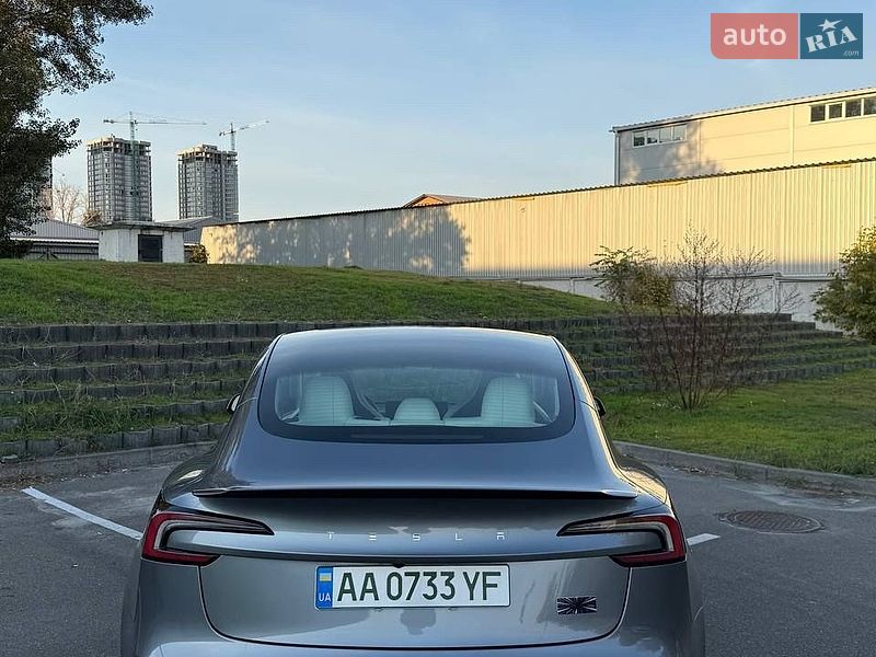 Седан Tesla Model 3 2024 в Києві