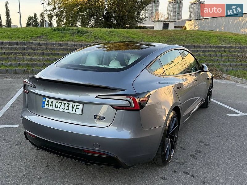 Седан Tesla Model 3 2024 в Києві