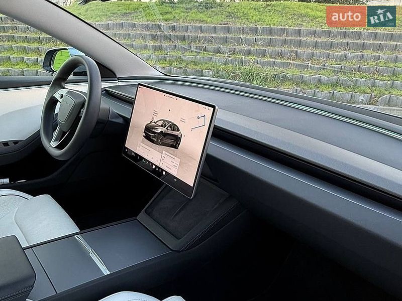 Седан Tesla Model 3 2024 в Києві