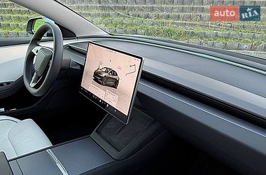 Седан Tesla Model 3 2024 в Києві