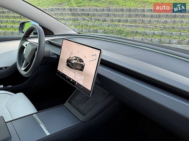 Седан Tesla Model 3 2024 в Києві