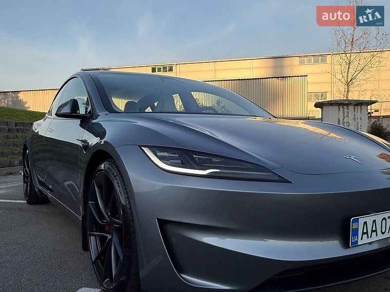Седан Tesla Model 3 2024 в Києві