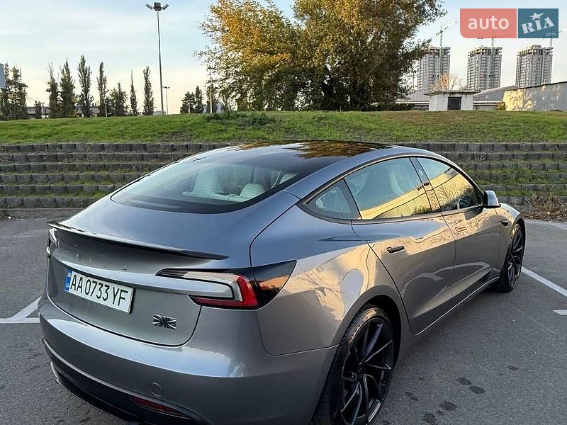 Седан Tesla Model 3 2024 в Києві