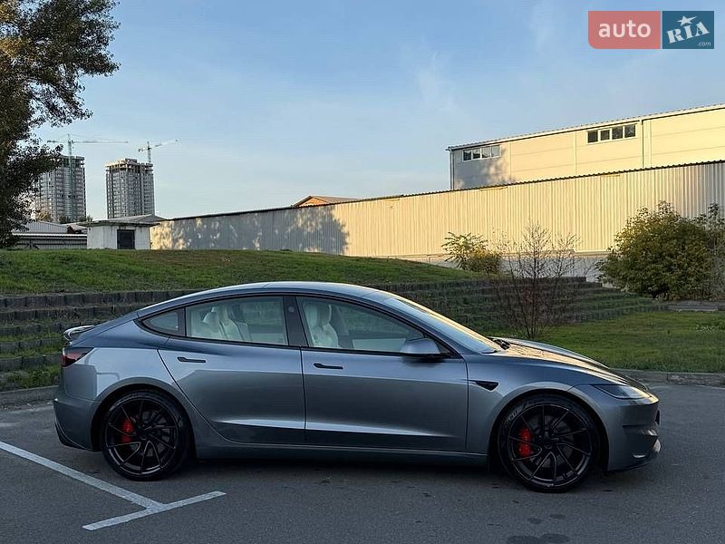 Седан Tesla Model 3 2024 в Києві