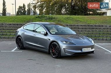 Седан Tesla Model 3 2024 в Києві