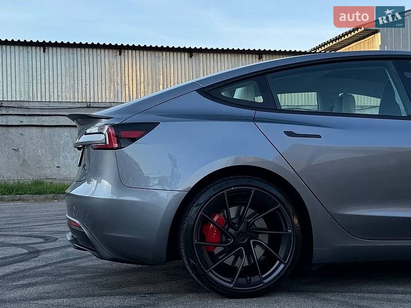 Седан Tesla Model 3 2024 в Києві