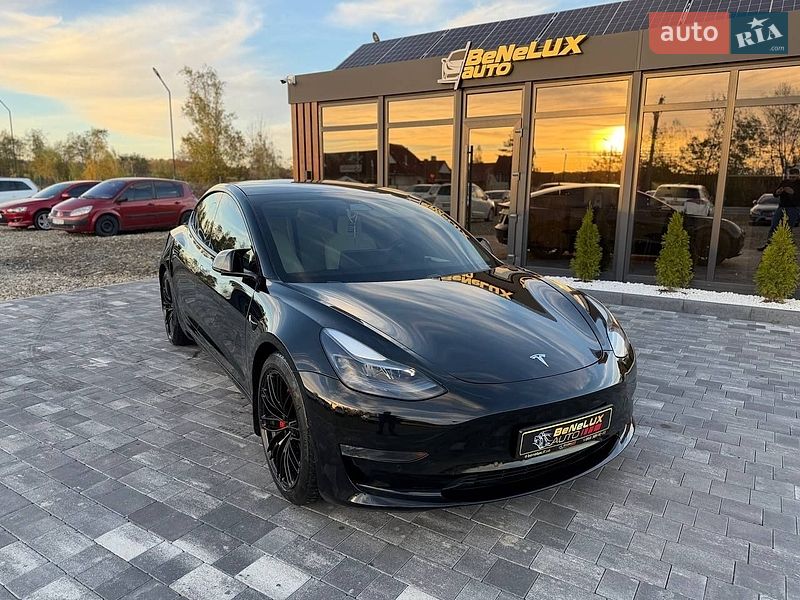 Седан Tesla Model 3 2021 в Коломые