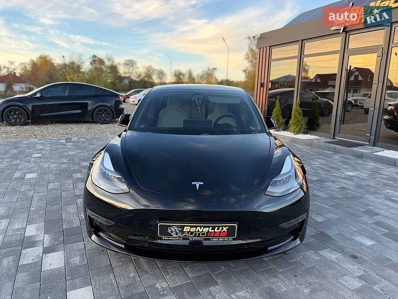 Седан Tesla Model 3 2021 в Коломые