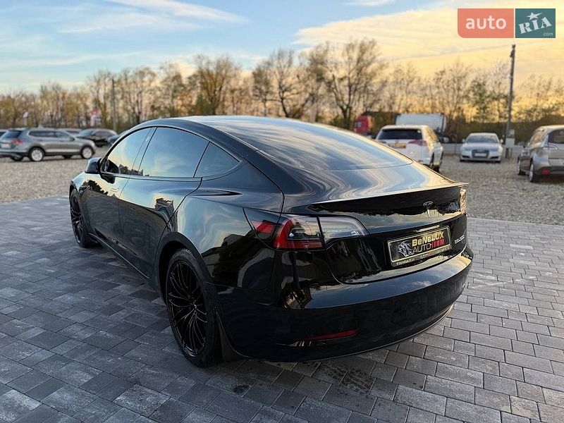 Седан Tesla Model 3 2021 в Коломые