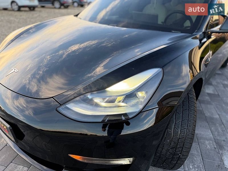 Седан Tesla Model 3 2021 в Коломые