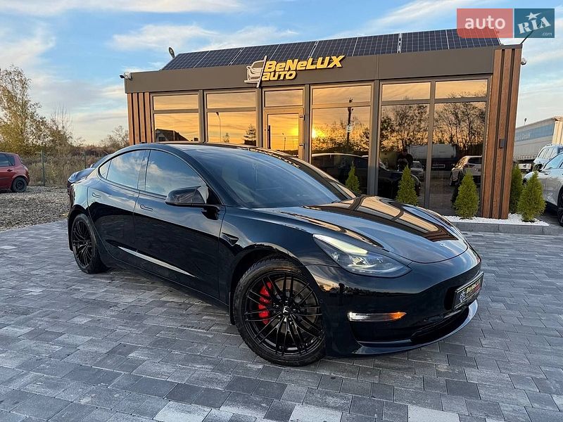 Седан Tesla Model 3 2021 в Коломые