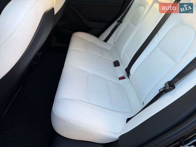 Седан Tesla Model 3 2021 в Коломые