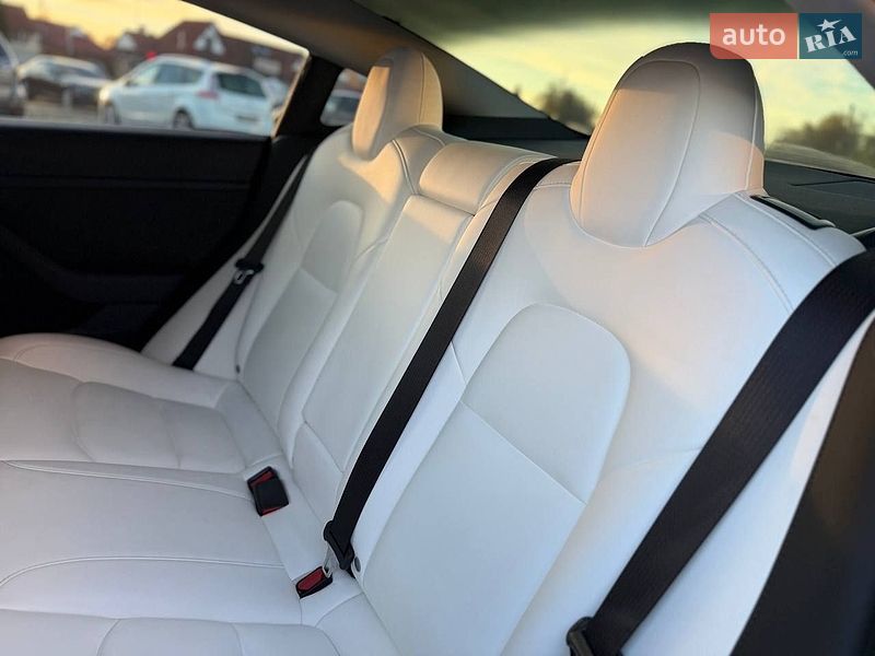 Седан Tesla Model 3 2021 в Коломые