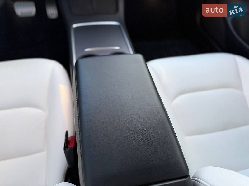 Седан Tesla Model 3 2021 в Коломые