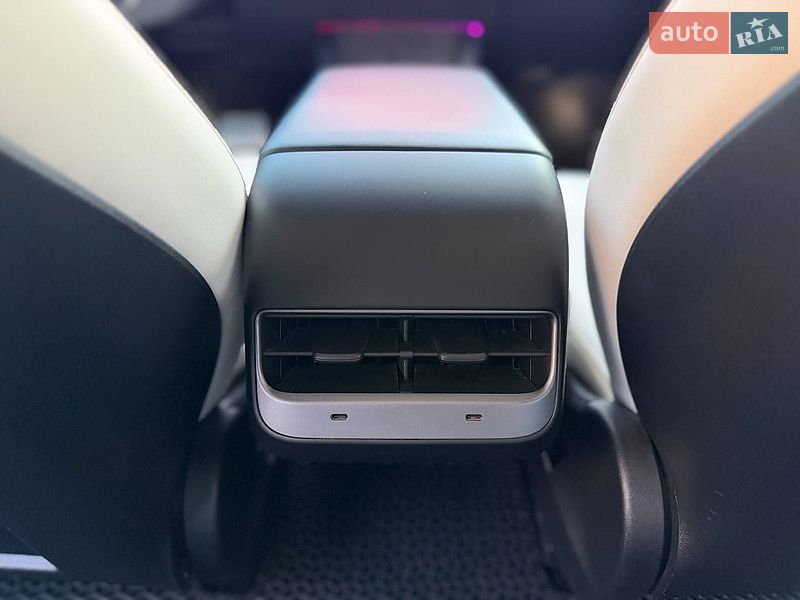 Седан Tesla Model 3 2021 в Коломые
