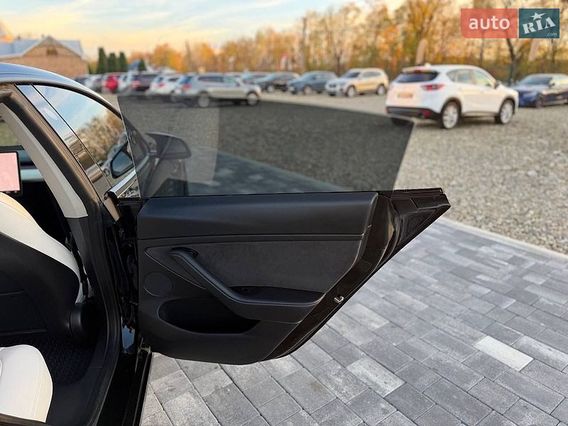 Седан Tesla Model 3 2021 в Коломые