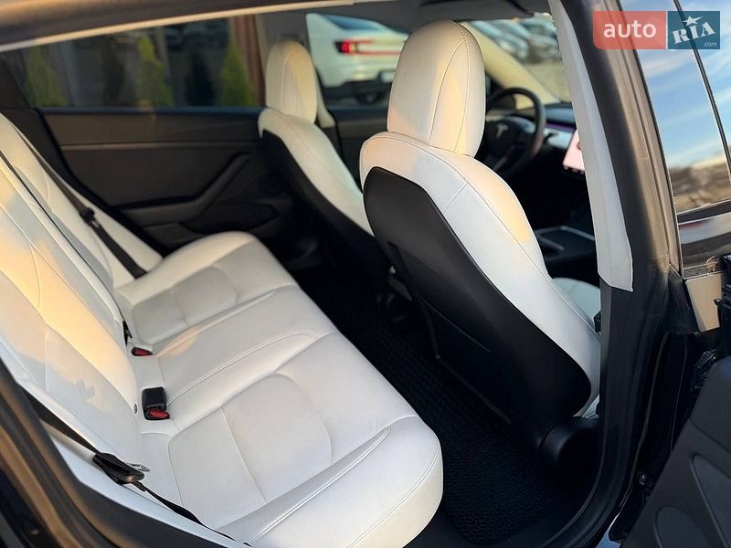Седан Tesla Model 3 2021 в Коломые